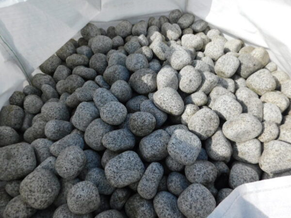 Gestippelde granietkeien in Big Bag